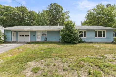 236 Congress Circle Topsham ME 04086