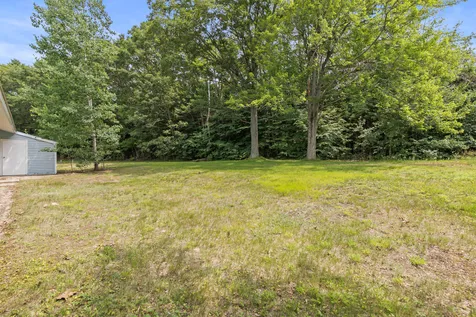 236 Congress Circle Topsham ME 04086