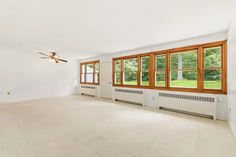 236 Congress Circle Topsham ME 04086