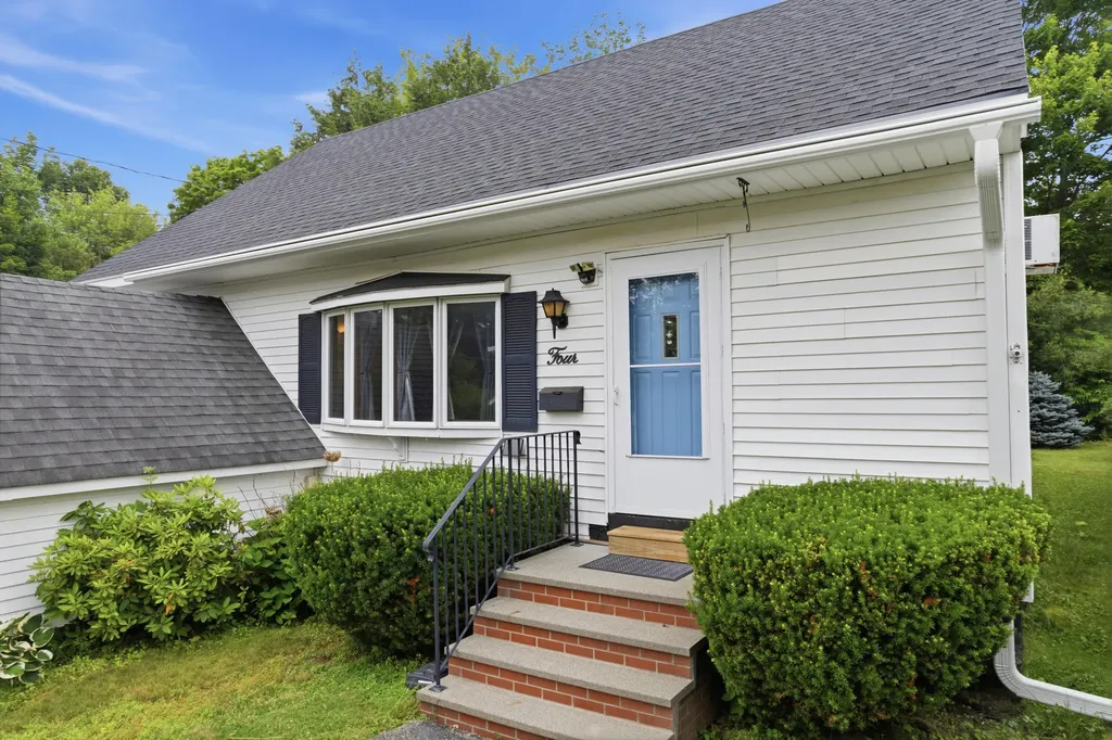 4 George Street Augusta ME 04330