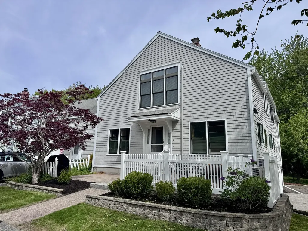 9 Benjamin Hubbard Lane Kennebunk ME 04043