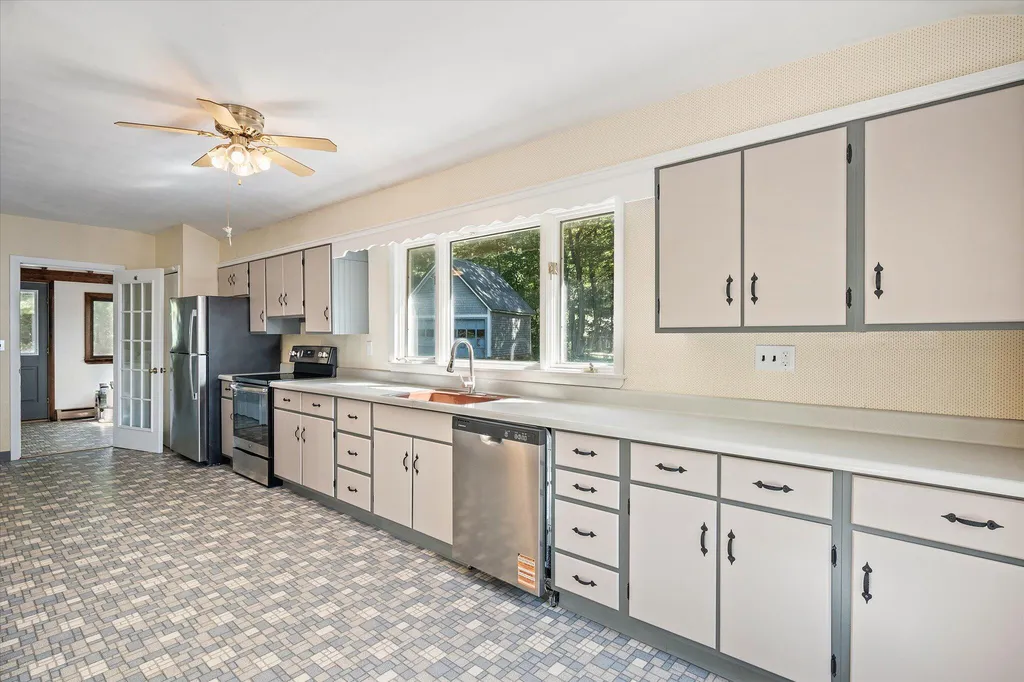 47 Chase Road Baileyville ME 04694