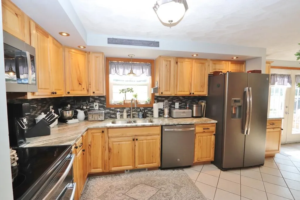 2025 Glenwood Avenue Hermon ME 04401