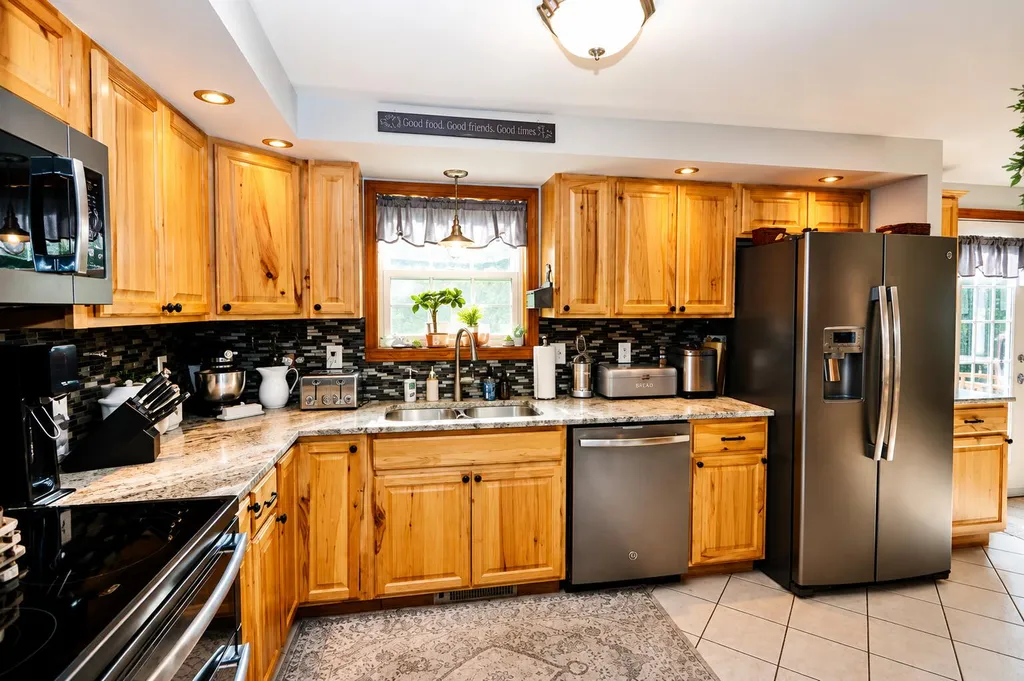 2025 Glenwood Avenue Hermon ME 04401