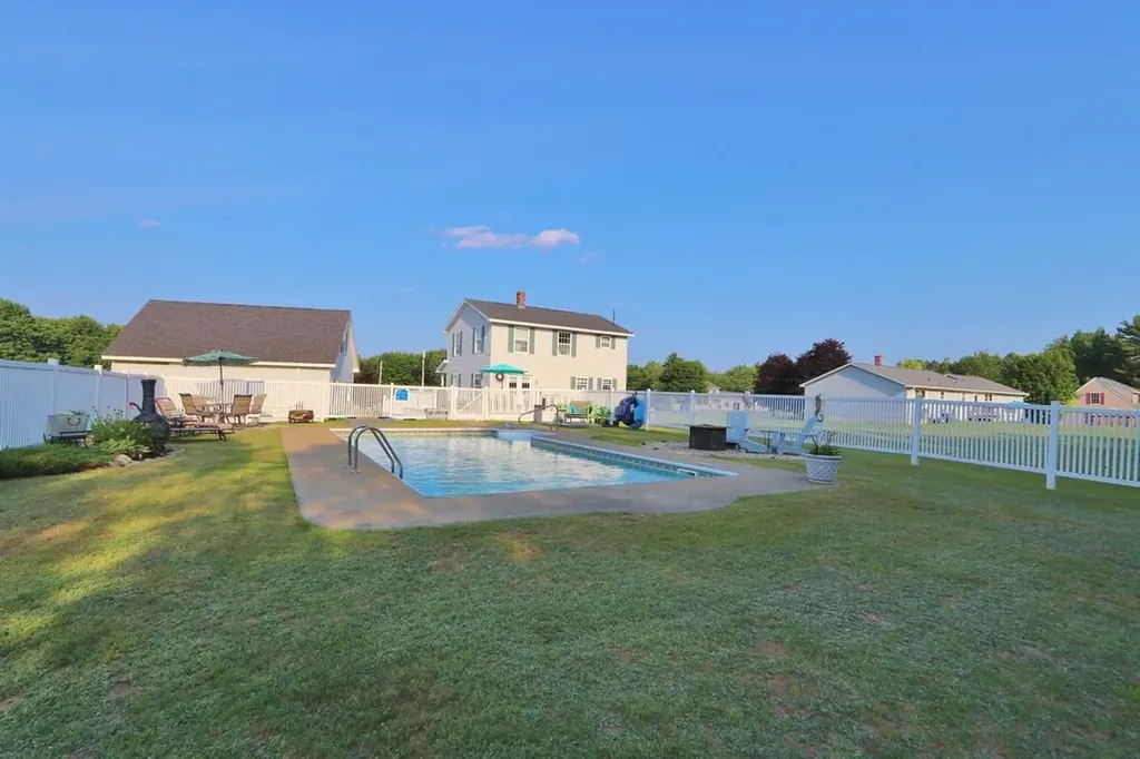 2025 Glenwood Avenue Hermon ME 04401