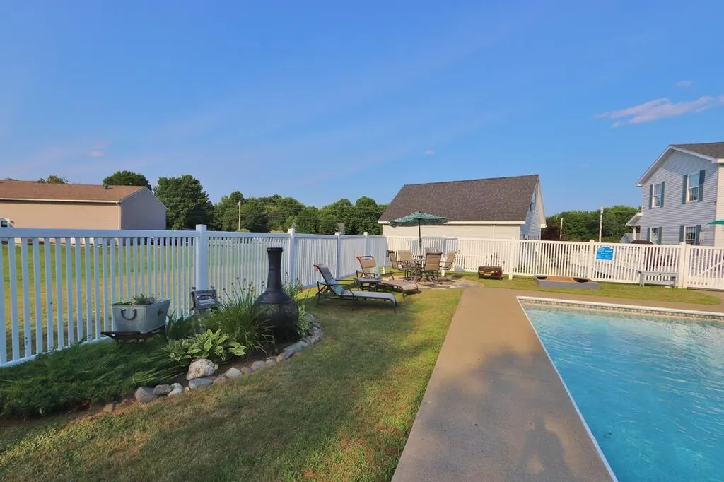 2025 Glenwood Avenue Hermon ME 04401