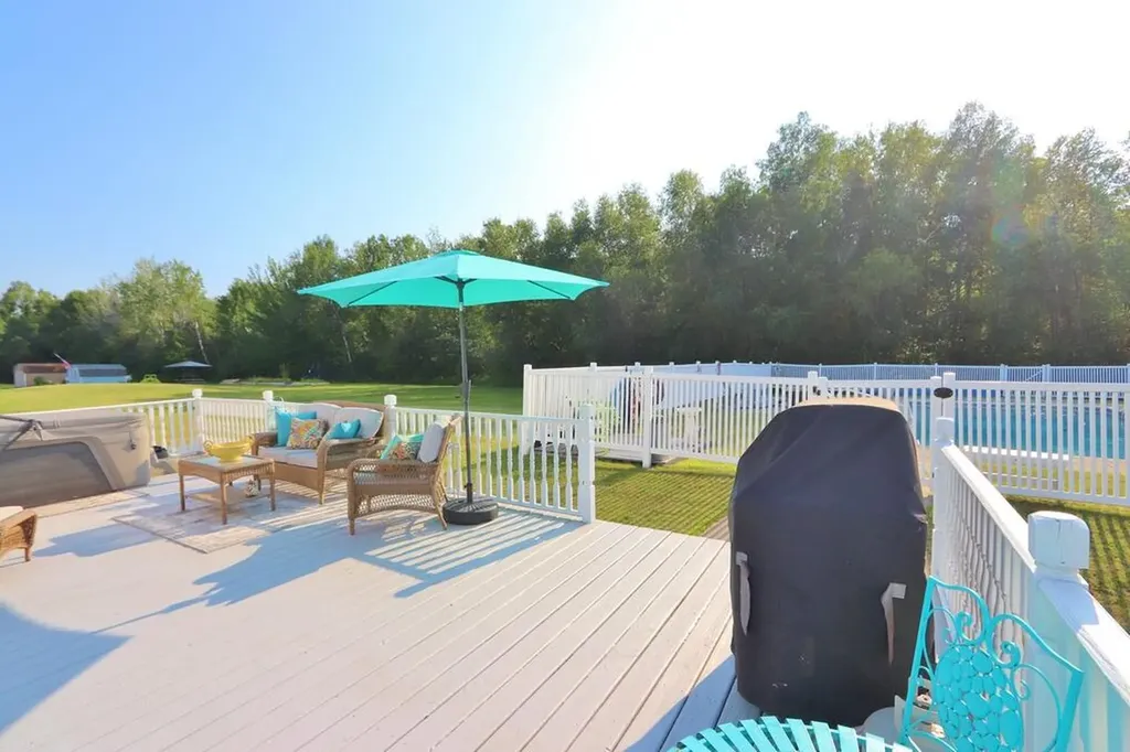 2025 Glenwood Avenue Hermon ME 04401