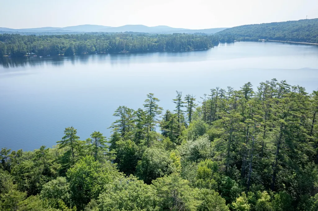 82 Shore Lane Norway ME 04268