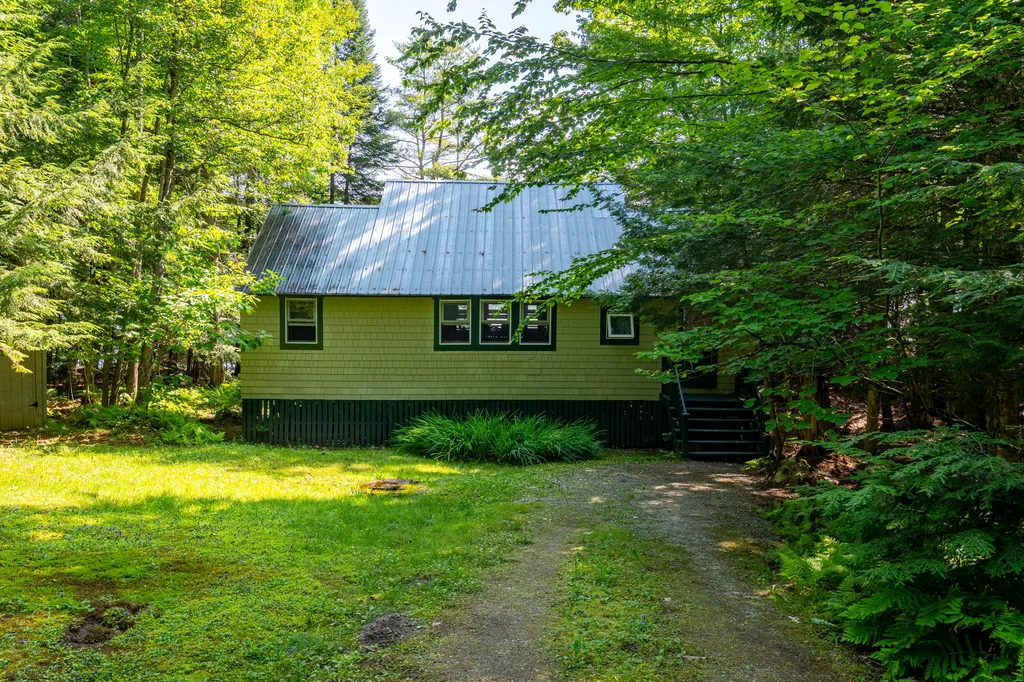 82 Shore Lane Norway ME 04268