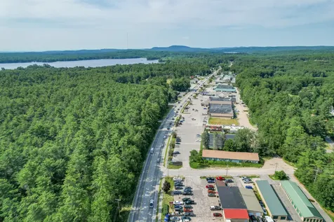1223 Roosevelt Trail Raymond ME 04071