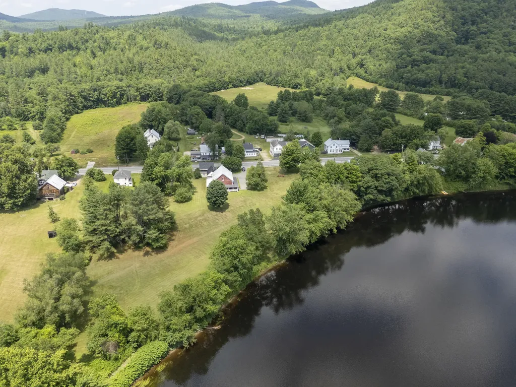 1373 U.s. 2 Rumford ME 04276
