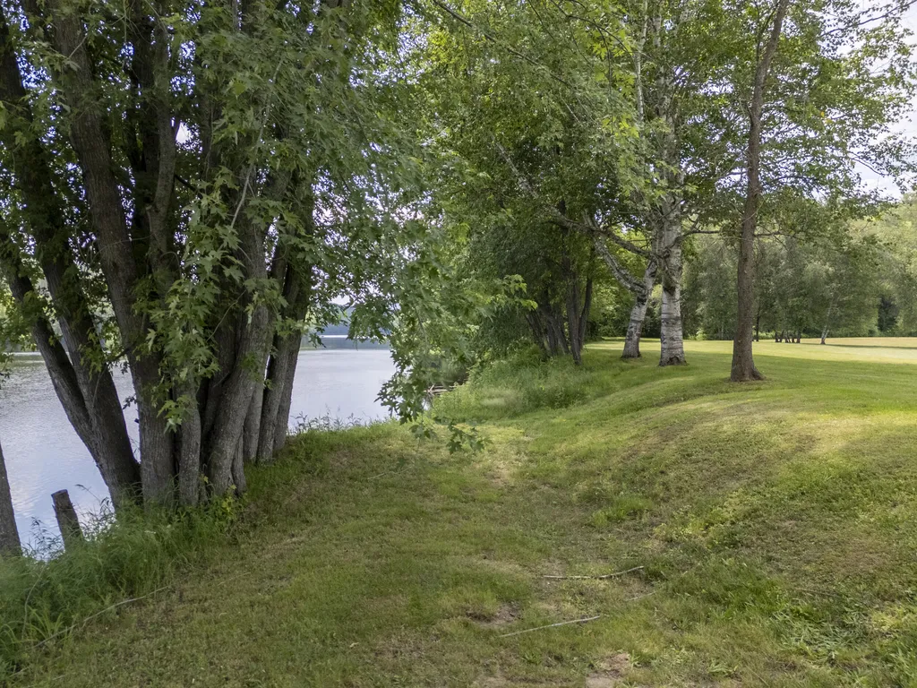 1373 U.s. 2 Rumford ME 04276