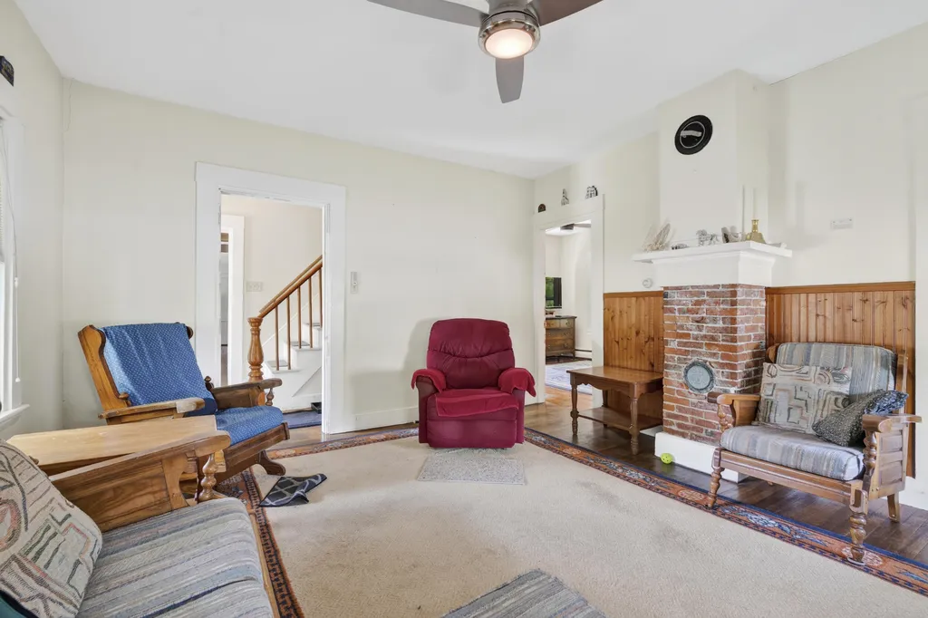 1373 U.s. 2 Rumford ME 04276