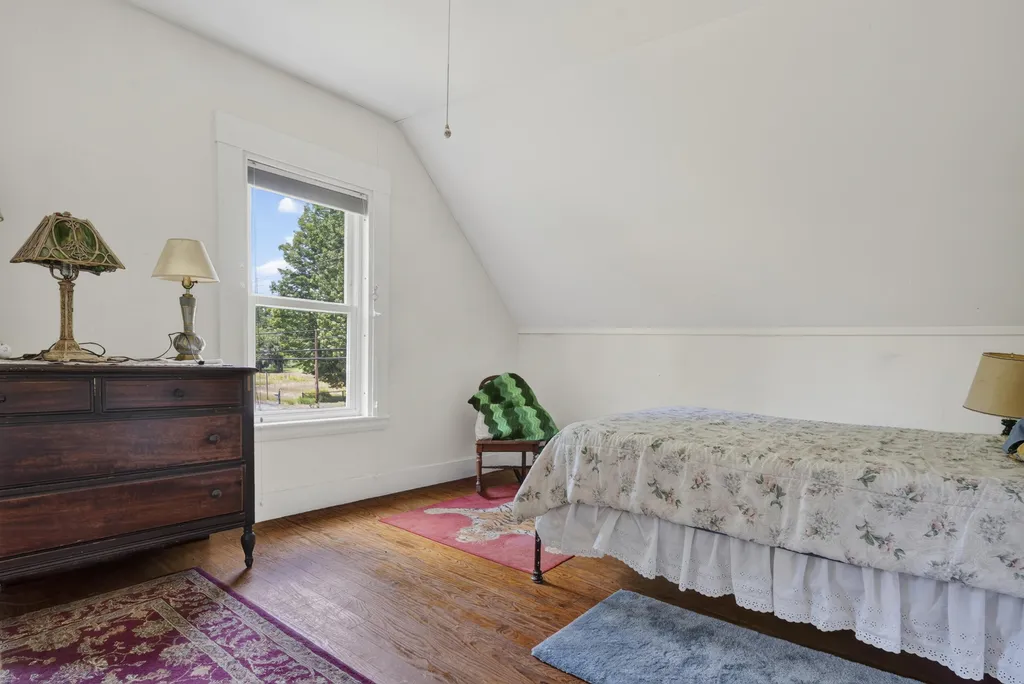 1373 U.s. 2 Rumford ME 04276