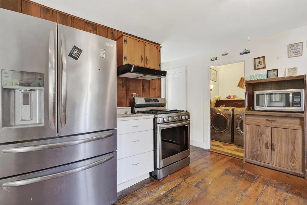1373 U.s. 2 Rumford ME 04276
