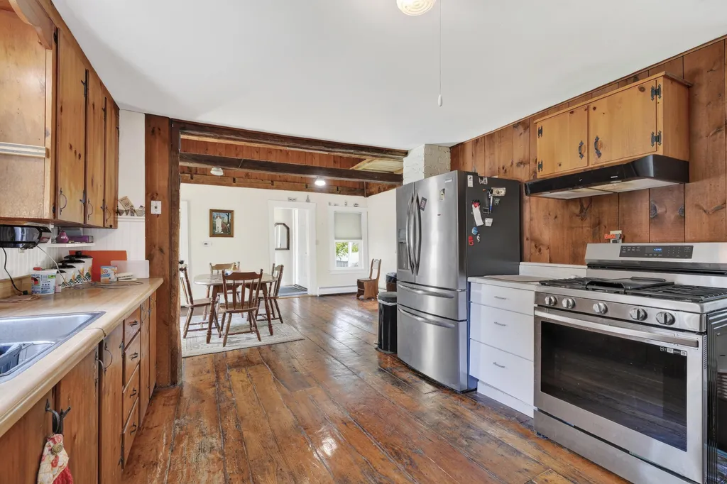 1373 U.s. 2 Rumford ME 04276