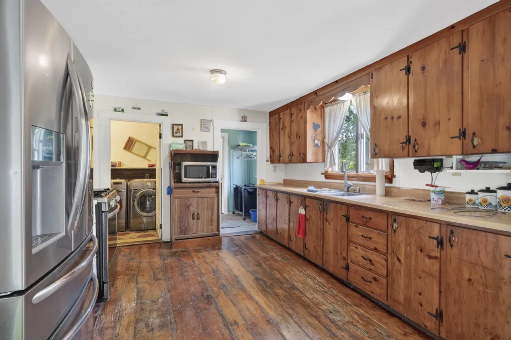 1373 U.s. 2 Rumford ME 04276