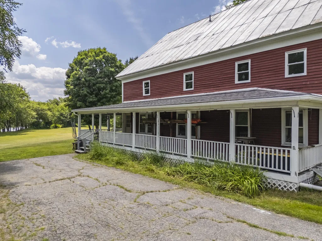 1373 U.s. 2 Rumford ME 04276