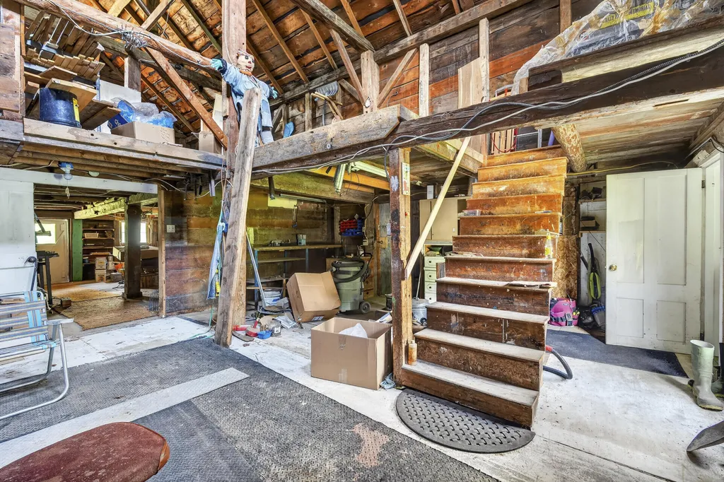 1373 U.s. 2 Rumford ME 04276