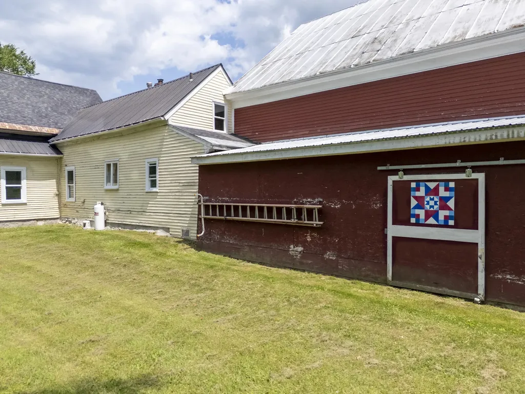 1373 U.s. 2 Rumford ME 04276