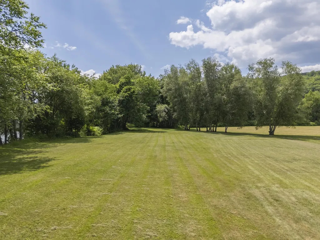 1373 U.s. 2 Rumford ME 04276