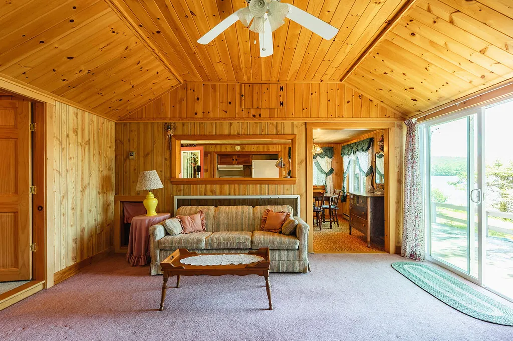 35 5th Avenue Lincolnville ME 04849