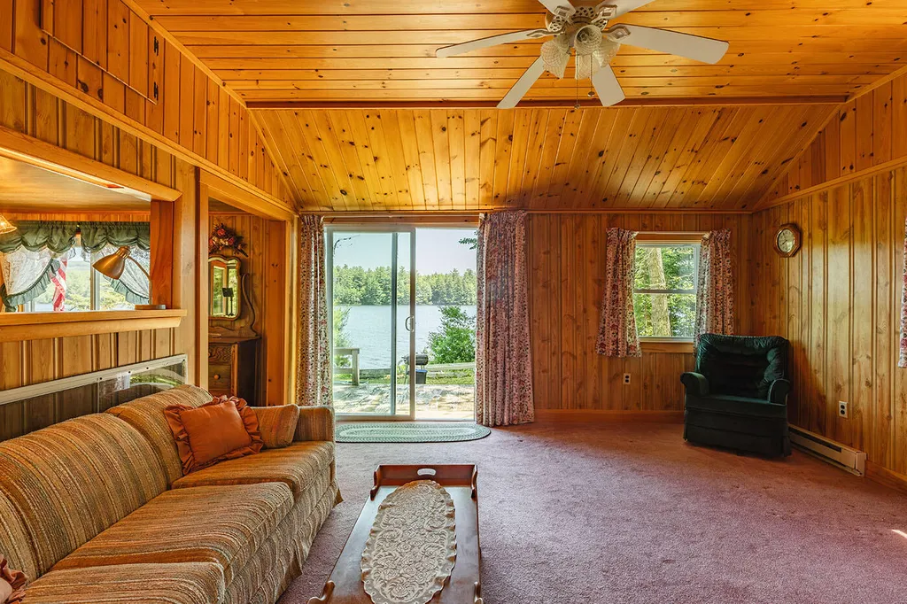35 5th Avenue Lincolnville ME 04849