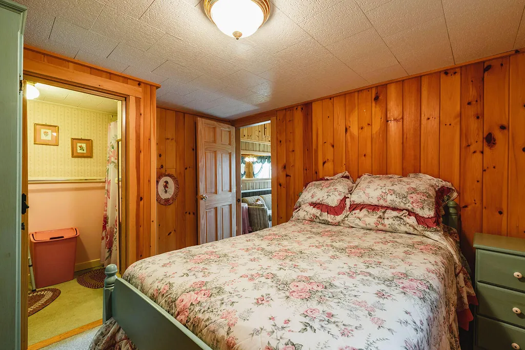 35 5th Avenue Lincolnville ME 04849