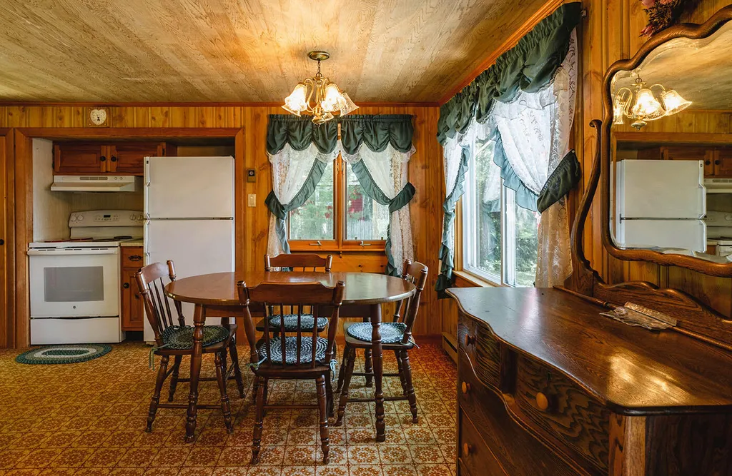 35 5th Avenue Lincolnville ME 04849