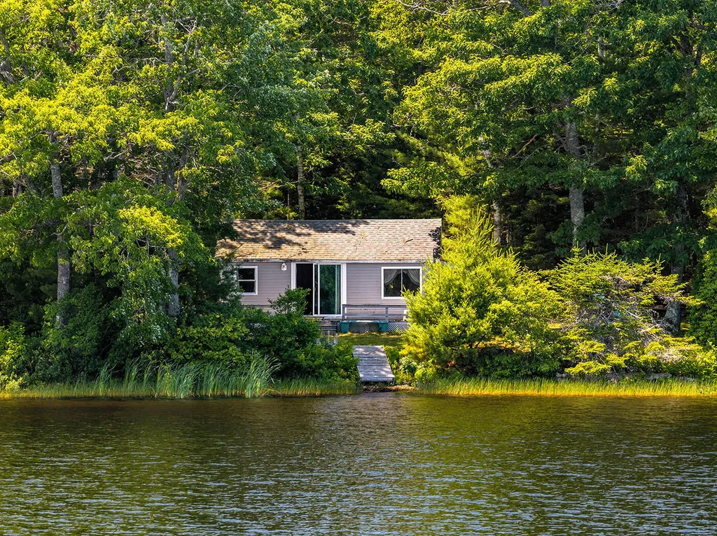 35 5th Avenue Lincolnville ME 04849