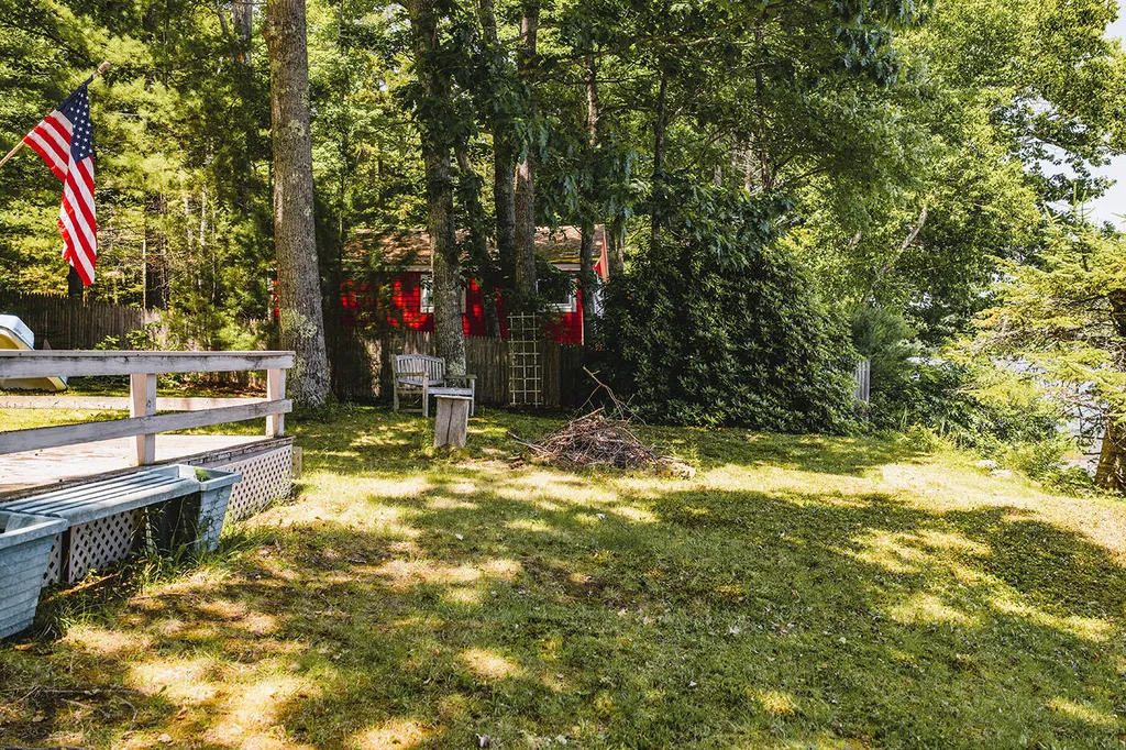 35 5th Avenue Lincolnville ME 04849