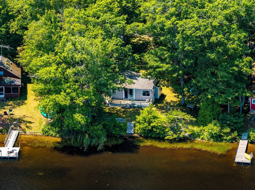 35 5th Avenue Lincolnville ME 04849