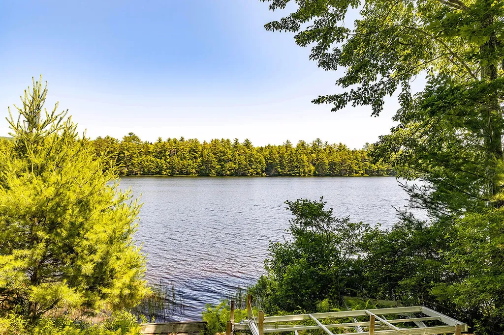 35 5th Avenue Lincolnville ME 04849
