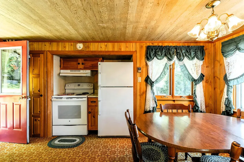 35 5th Avenue Lincolnville ME 04849