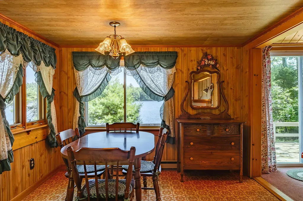 35 5th Avenue Lincolnville ME 04849