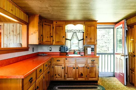 35 5th Avenue Lincolnville ME 04849