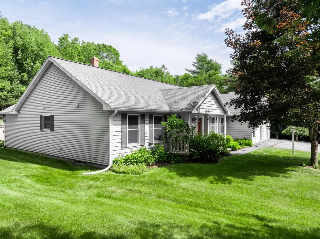 15 Stetson Drive Hampden ME 04444