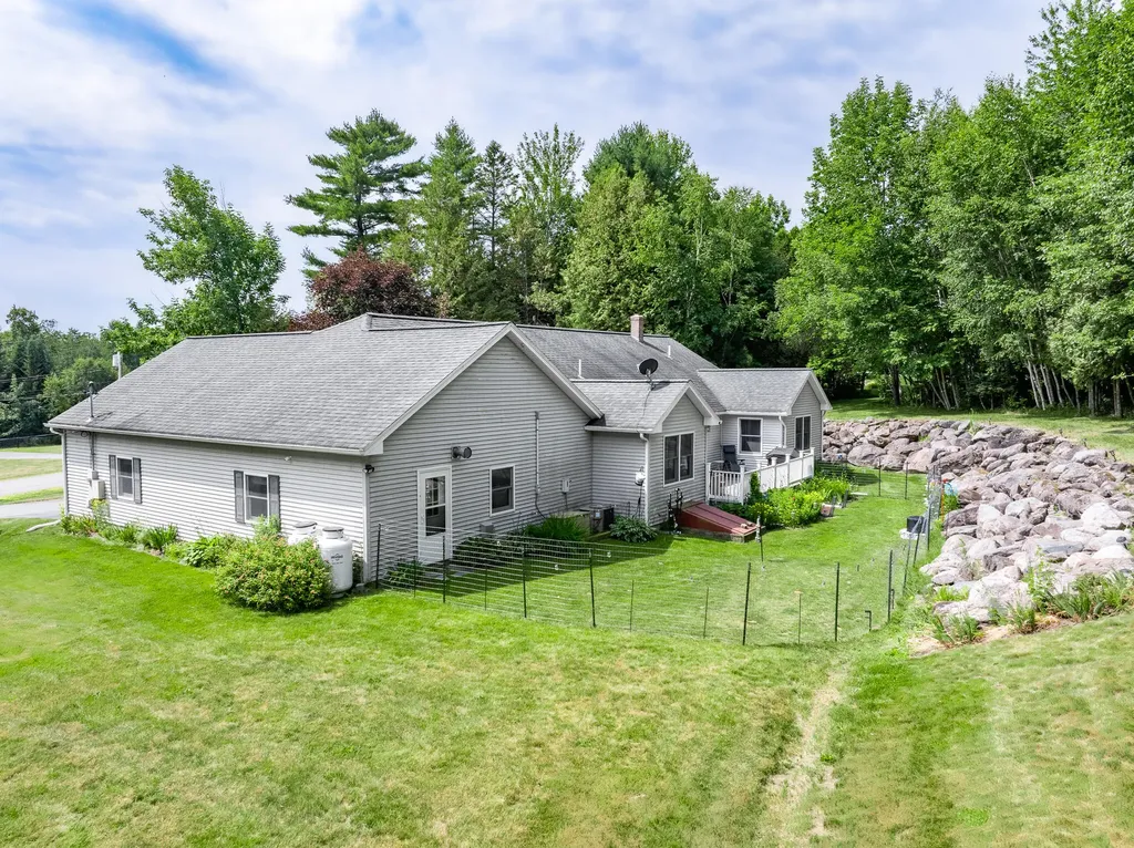 15 Stetson Drive Hampden ME 04444
