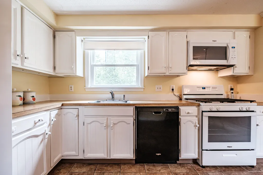 13 Hawthorn Circle Scarborough ME 04074