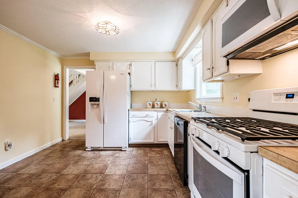13 Hawthorn Circle Scarborough ME 04074