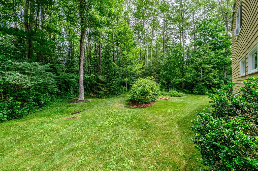 13 Hawthorn Circle Scarborough ME 04074