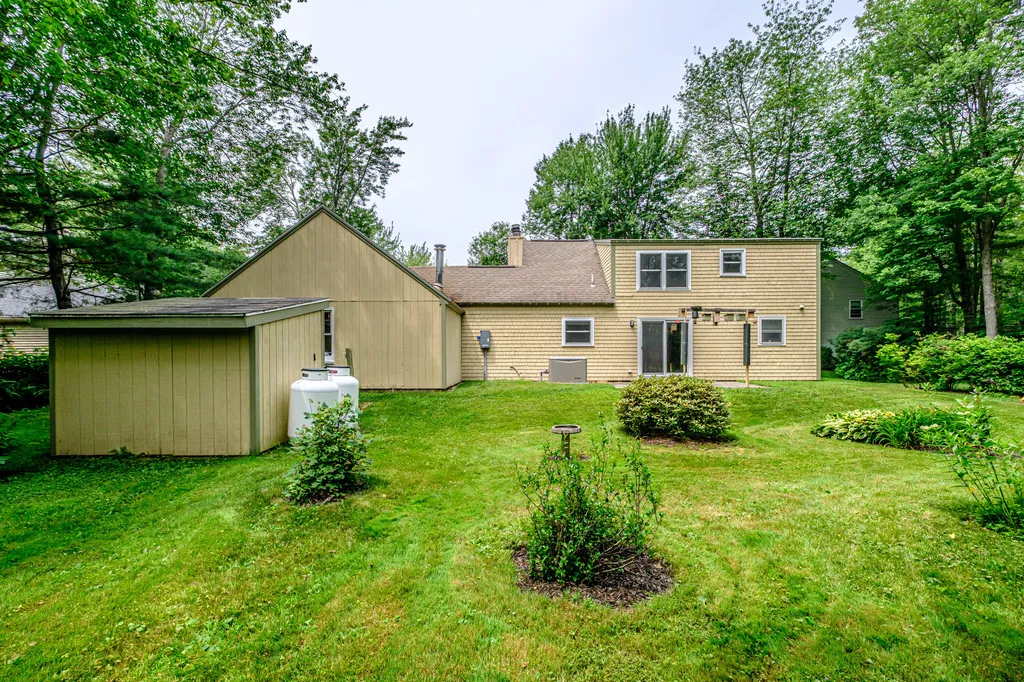 13 Hawthorn Circle Scarborough ME 04074
