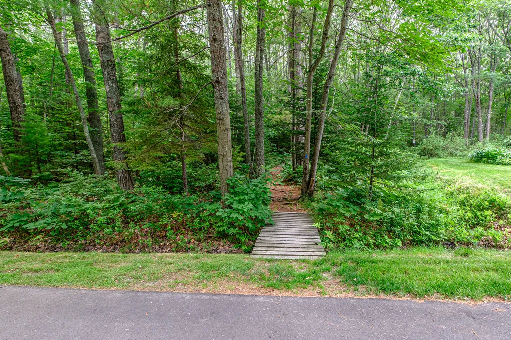 13 Hawthorn Circle Scarborough ME 04074