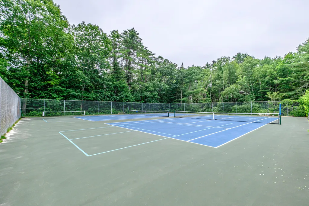 13 Hawthorn Circle Scarborough ME 04074