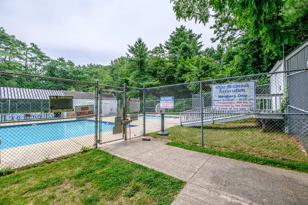 13 Hawthorn Circle Scarborough ME 04074