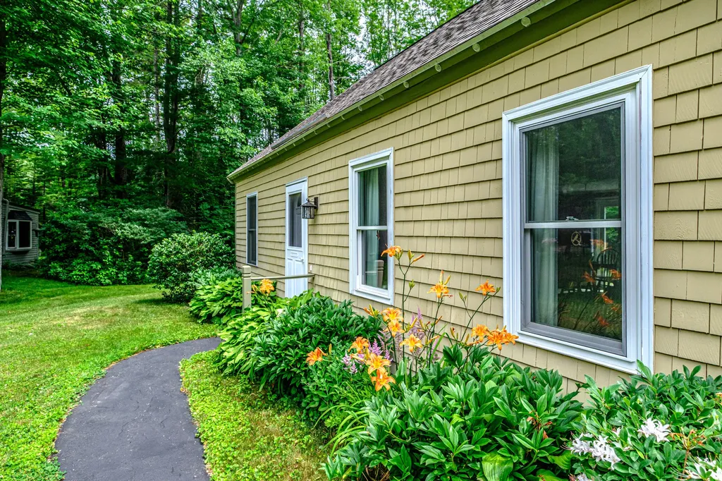 13 Hawthorn Circle Scarborough ME 04074
