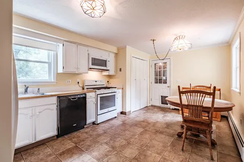 13 Hawthorn Circle Scarborough ME 04074