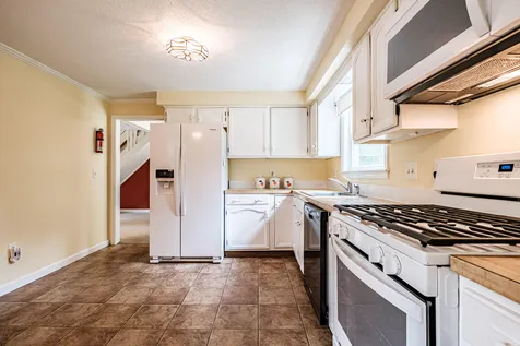 13 Hawthorn Circle Scarborough ME 04074