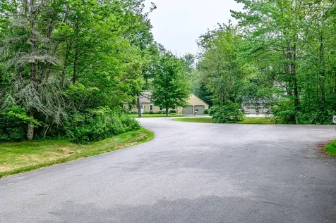 13 Hawthorn Circle Scarborough ME 04074