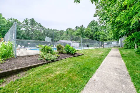 13 Hawthorn Circle Scarborough ME 04074